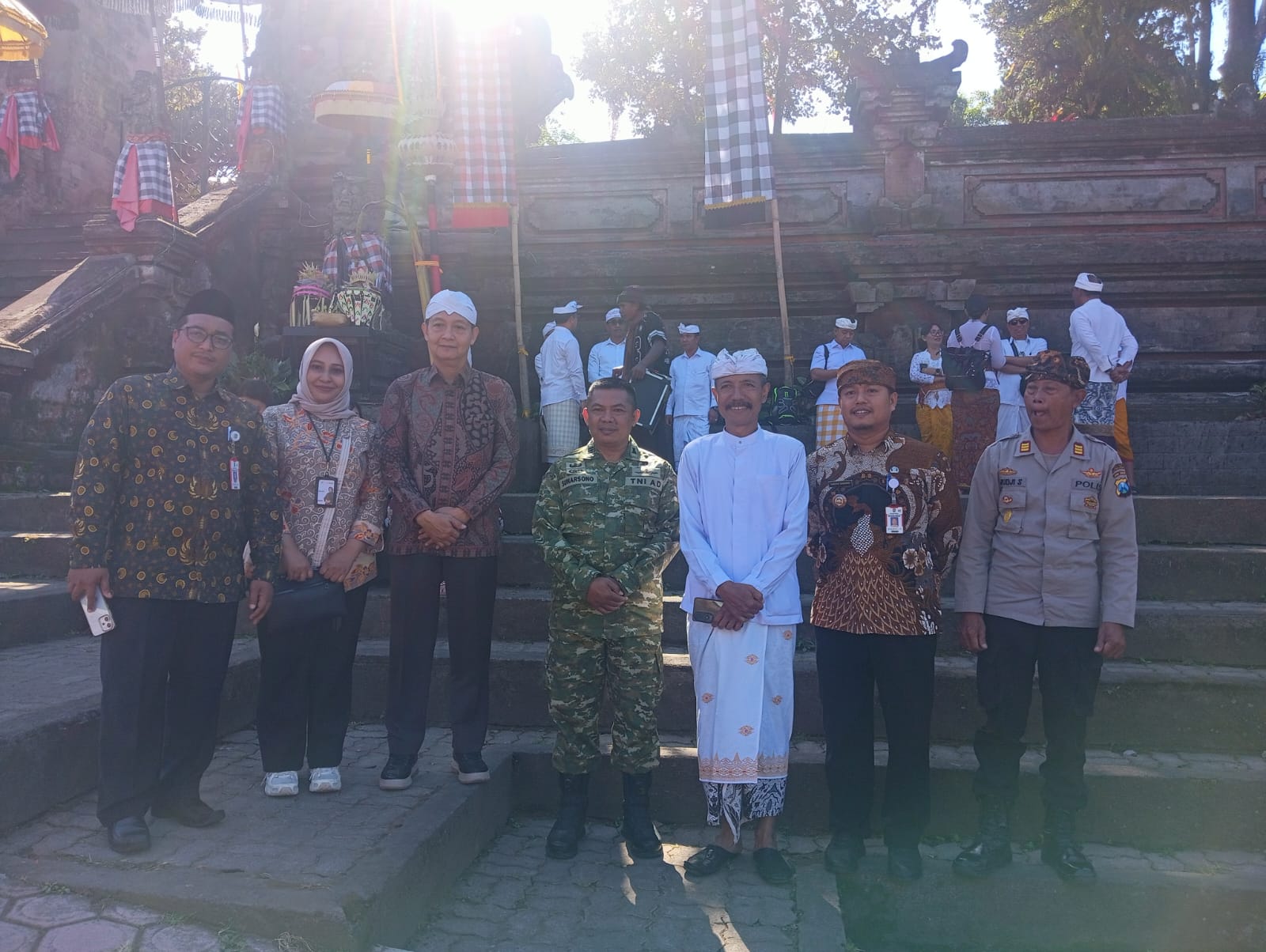Camat Senduro Hadiri Penutupan Piodalan di Pura Mandara Giri Semeru Agung