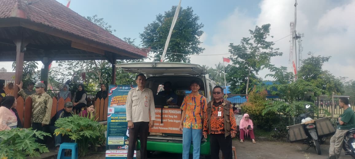 Memfasilitasi Pelayanan Samsat Keliling di Kecamatan Senduro
