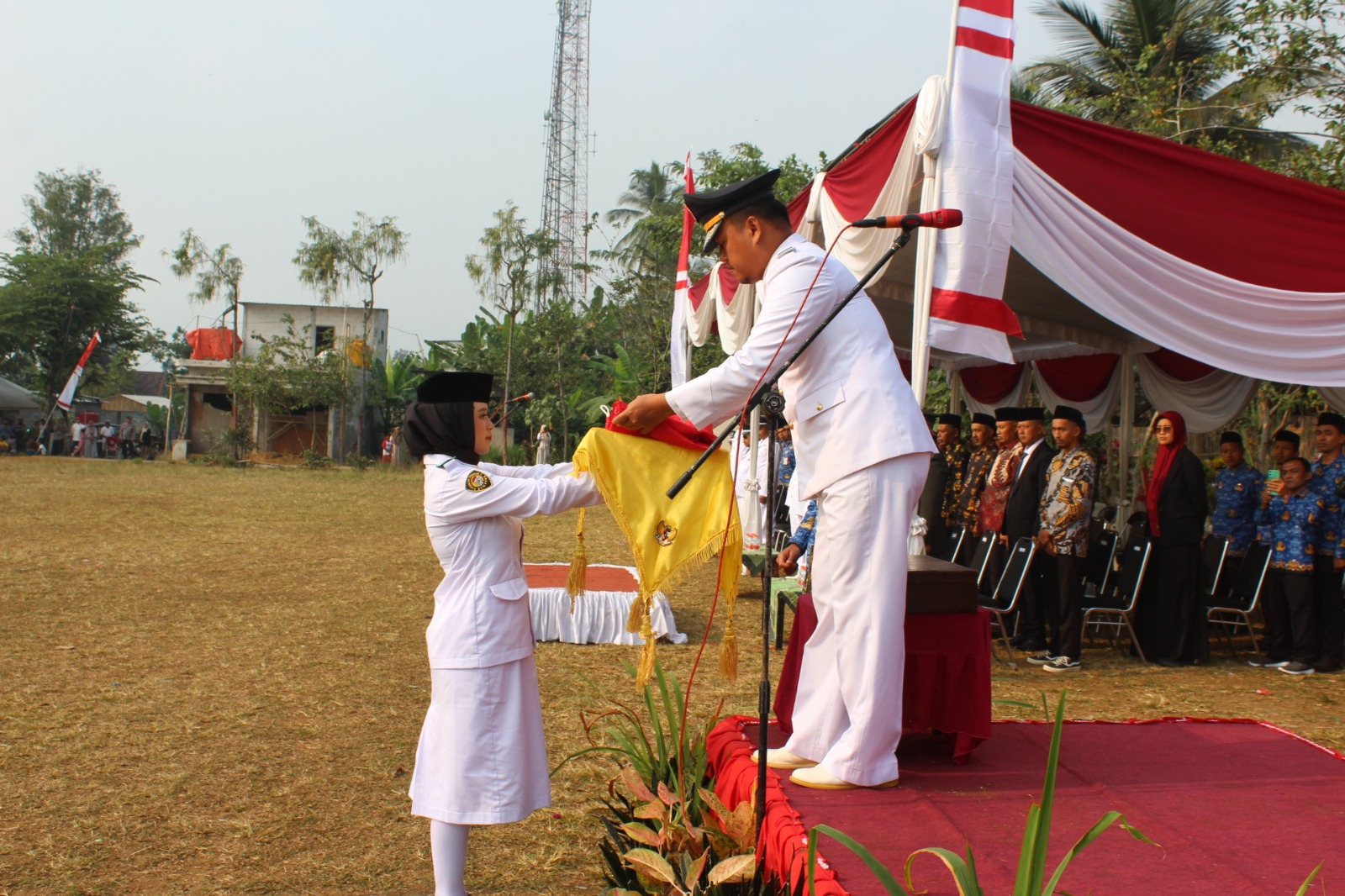 Semarak HUT ke-81 RI di Senduro: Ratusan Peserta Padati Upacara Kemerdekaan dengan Khidmat