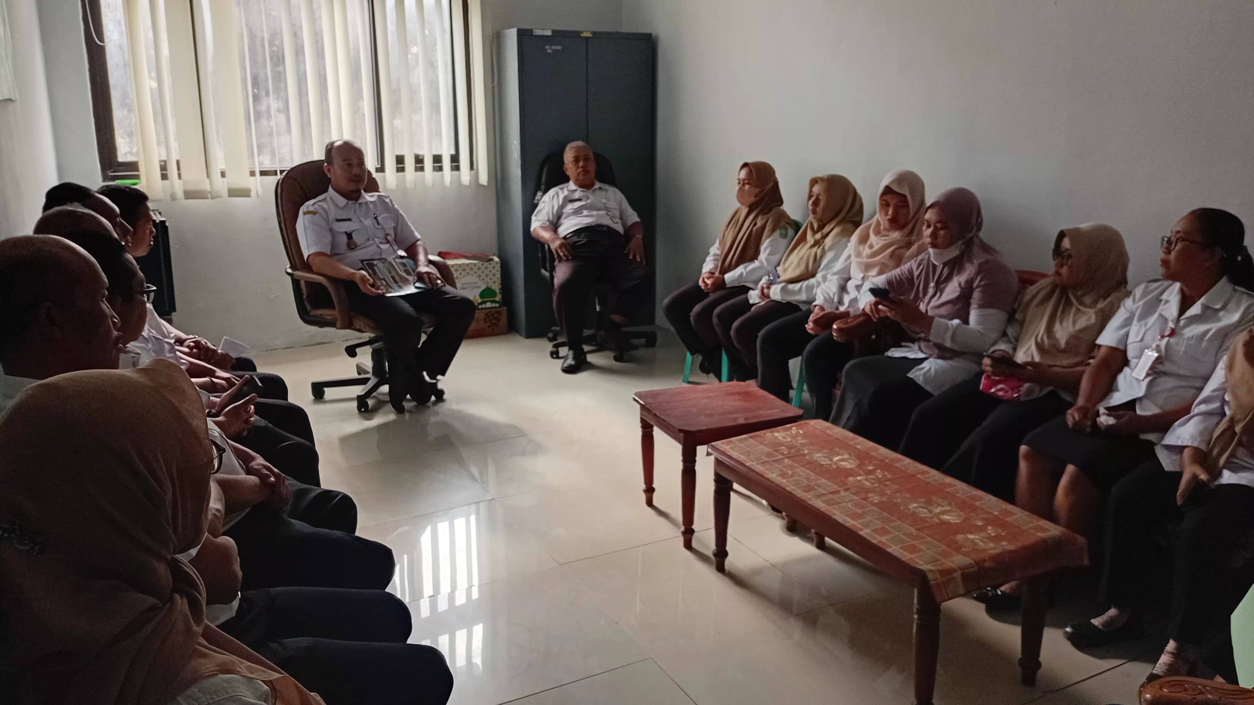 Kecamatan Senduro Gelar Rapat Staf, Fokus Peningkatan Pelayanan Publik